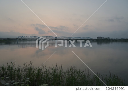 早上在河床上 早上在河床上 104856991