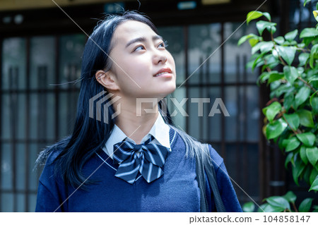 上學的女學生 104858147