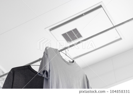 Image of drying the laundry in the bath and drying it in the bathroom 104858331