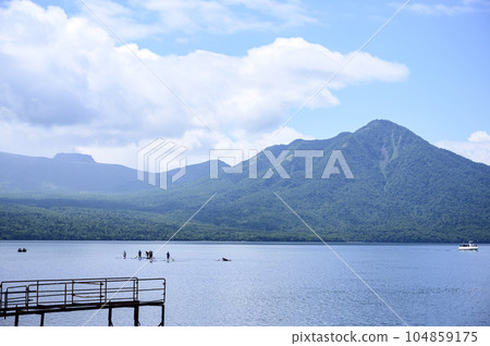 Lake Shikotsu in summer (people enjoying SUP boards) Lake Shikotsu in summer (people enjoying SUP boards) 104859175