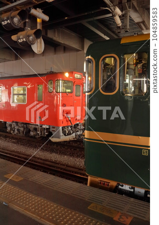 Kiha 40 series diesel train at Takaoka station Local train Tobelmonta 104859583