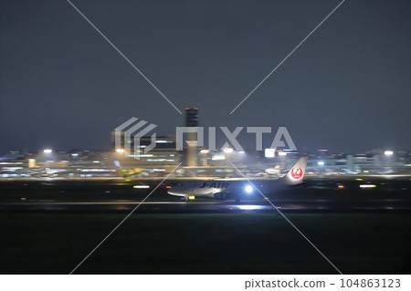 Takeoff and landing at Osaka Itami Airport Takeoff and landing at Osaka Itami Airport 104863123