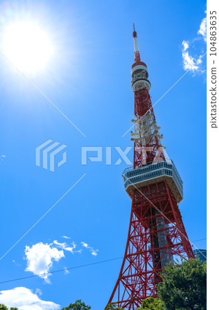A view of Tokyo's symbol tower with beautiful blue sky and big sun | Minato-ku, Tokyo 104863635