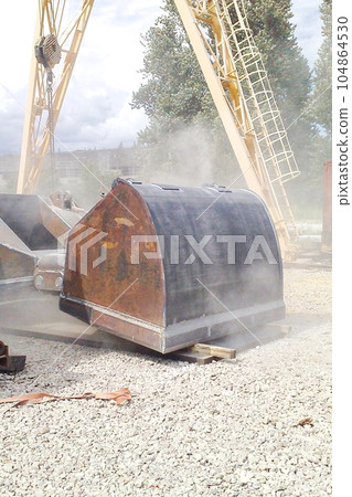 The metal construction surface before and after the sandblasting. The metal construction surface before and after the sandblasting. 104864530