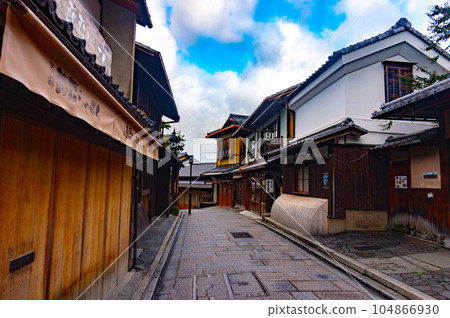 Kiyomizu-dera is the approach to Kiyomizu-dera Temple where slopes and stone pavements remain Kiyomizu-dera is the approach to Kiyomizu-dera Temple where slopes and stone pavements remain 104866930