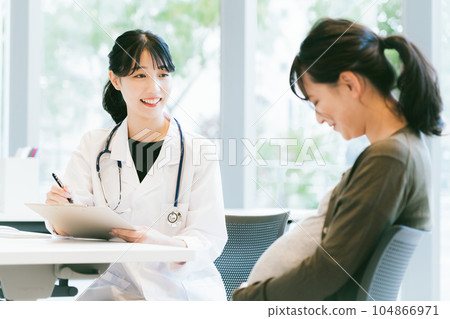 An obstetrician-gynecologist doctor who consults 104866971