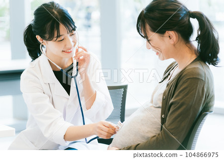 An obstetrician-gynecologist doctor who consults 104866975