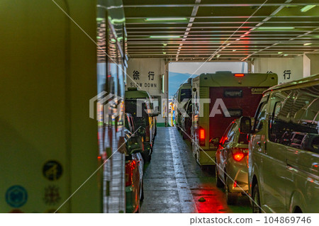 津輕海峽渡輪遊輪港口抵達露營車 104869746