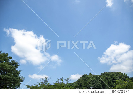 Summer sky 104870925