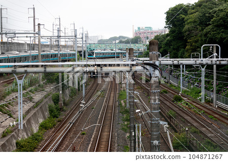 Tracks of Oji Station in Tokyo seen from the viaduct Tracks of Oji Station in Tokyo seen from the viaduct 104871267