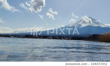 冬天的湖和富士山 冬天的湖和富士山 104872932