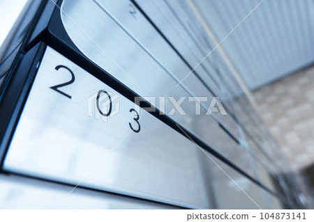 Mansion's mailbox 104873141