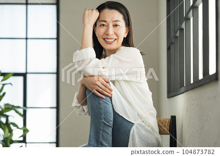 Portrait of a middle-aged woman Portrait of a middle-aged woman 104873782