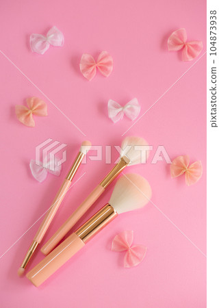 3 types of make-up brushes with cute pink patterns and organza ribbon motif 3 types of make-up brushes with cute pink patterns and organza ribbon motif 104873938