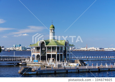 Scenery of the coast of Yokohama Port Pukarisanbashi Scenery of the coast of Yokohama Port Pukarisanbashi 104874605