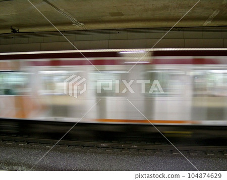 東急大井町線大岡山站（2010 年 9 月）。地下車站，地面交通順暢 104874629