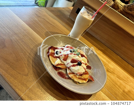 Berry sauce pancake and cafe latte 104874717