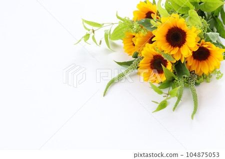 Sun flower bouquet 104875053
