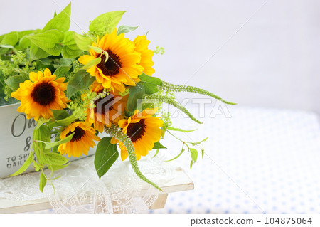 Sun flower bouquet Sun flower bouquet 104875064