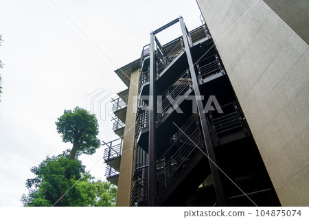 Old earthquake-resistant condominium condominium emergency stairs 104875074