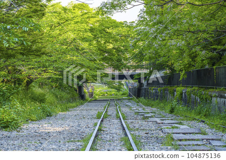 Kyoto, Keage Incline surrounded by fresh greenery, early summer season 104875136