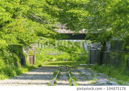 Kyoto, Keage Incline surrounded by fresh greenery, early summer season 104875176