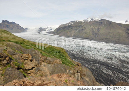 Glacier tongue and glacier lagoon of Skaftafell in Iceland Glacier tongue and glacier lagoon of Skaftafell in Iceland 104876042