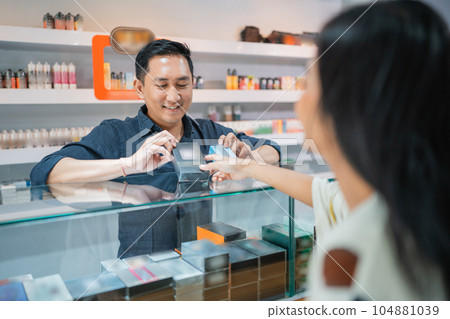 asian female customer choosing one of the vape mods asian female customer choosing one of the vape mods 104881039