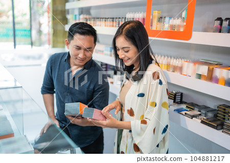 couple of shopkeeper bring the vape mods couple of shopkeeper bring the vape mods 104881217