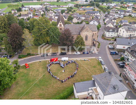 Wedding guests lined up in the shape of heart with bride and groom marriage people 104882601