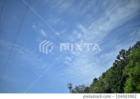 里山夏天的天空和早晨的雲彩 里山夏天的天空和早晨的雲彩 104883062