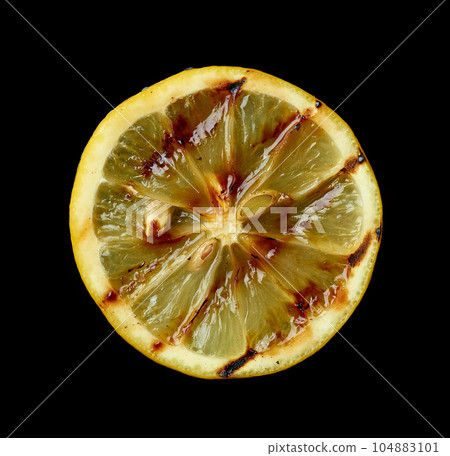 grilled lemon slice 104883101