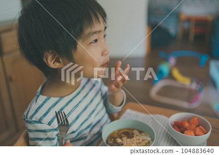 child, younger, meal 104883640