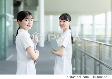 Young female nurse working in a hospital Young female nurse working in a hospital 104883839