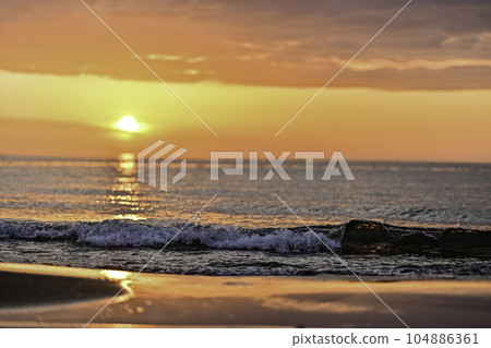 春天的內灘海灘日落 春天的內灘海灘日落 104886361