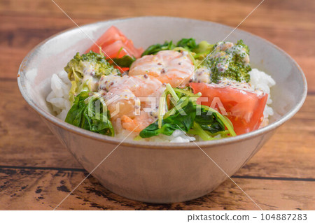 shrimp and tomato bowl 104887283