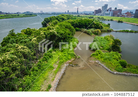 從菅原城北大橋看到的城北魔杖群風景 從菅原城北大橋看到的城北魔杖群風景 104887512