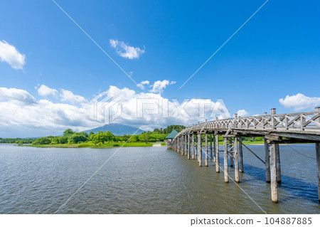 Tsuru-no-Mai Bridge 300 meters in length Japan's tallest three-tiered wooden bridge 104887885