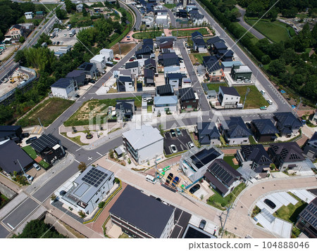 空中拍攝的新建住宅區全景 104888046