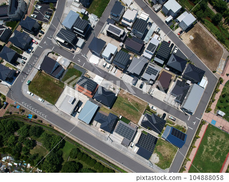 空中拍攝的新建住宅區全景 104888058