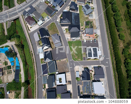 空中拍攝的新建住宅區全景 104888059