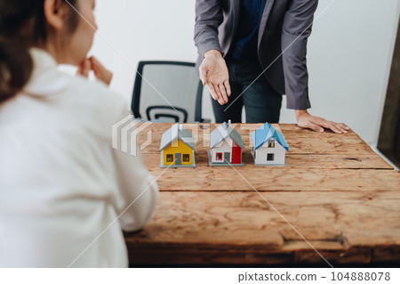 Real estate company to buy houses and land are delivering keys and houses to customers after agreeing to make a home  104888078