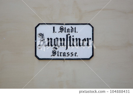A sign with the name of the Augustinerstrasse street in Gothic script 104888431
