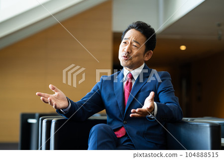 中層管理人員接受采訪 104888515