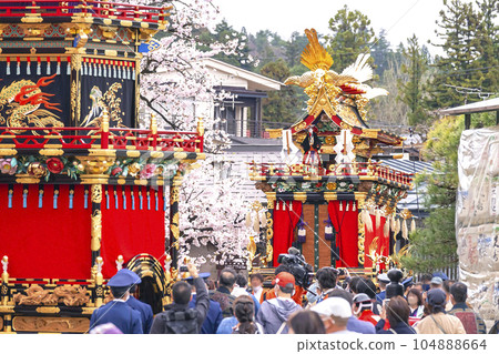 220415 rainy alpine festival illustration 5g096-3 104888664