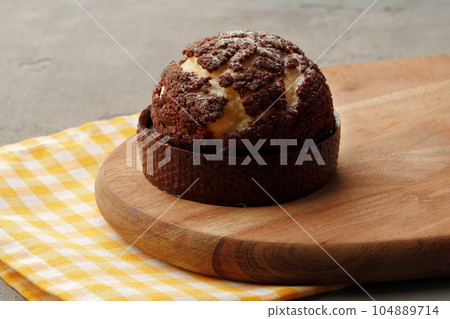 Choux pastry with cracked chocolate crumble topping Choux pastry with cracked chocolate crumble topping 104889714