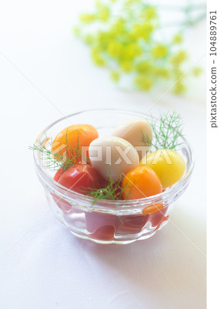 鵪鶉蛋和櫻桃番茄泡菜 鵪鶉蛋和櫻桃番茄泡菜 104889761