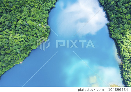 夏季奧科坦佩湖鳥瞰圖（俯視圖） 104896384