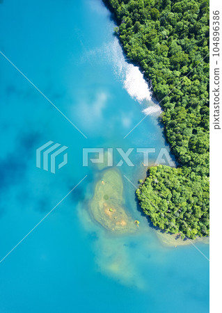 夏季奧科坦佩湖鳥瞰圖（俯視圖） 104896386
