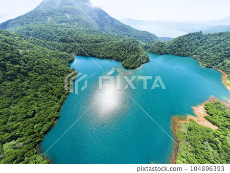 夏季 Okotanpe 湖鳥瞰圖 104896393